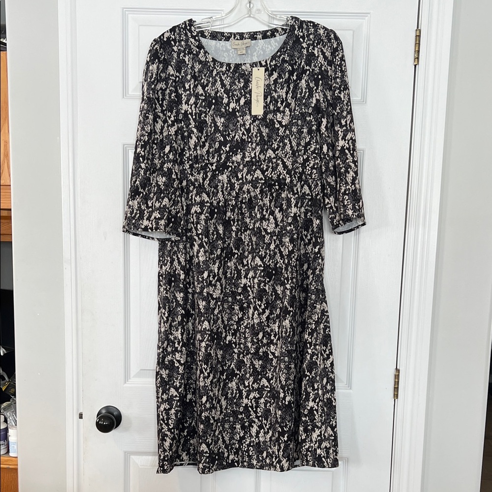 Charlie Paige Black and White Floral Long Sleeve Dress